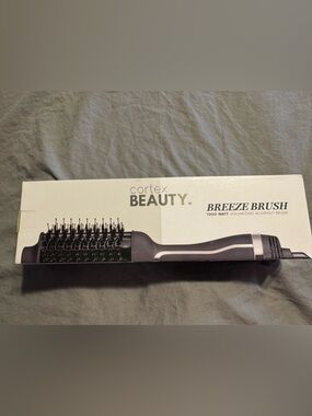 Cortex Beauty Breeze Brush, a 1200-watt volumizing blowout brush